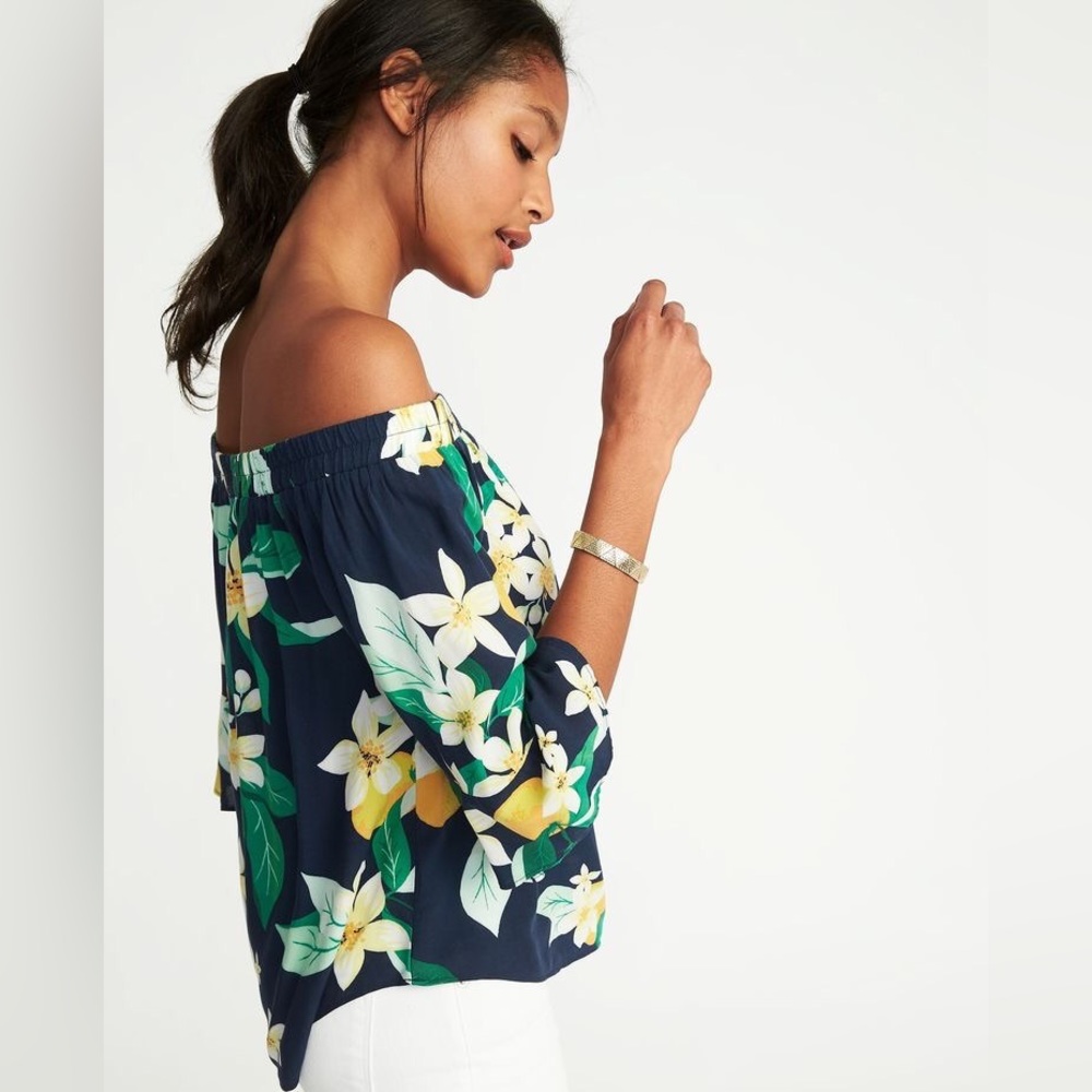 Old Navy Lightweight Off-the-Shoulder Swing Top